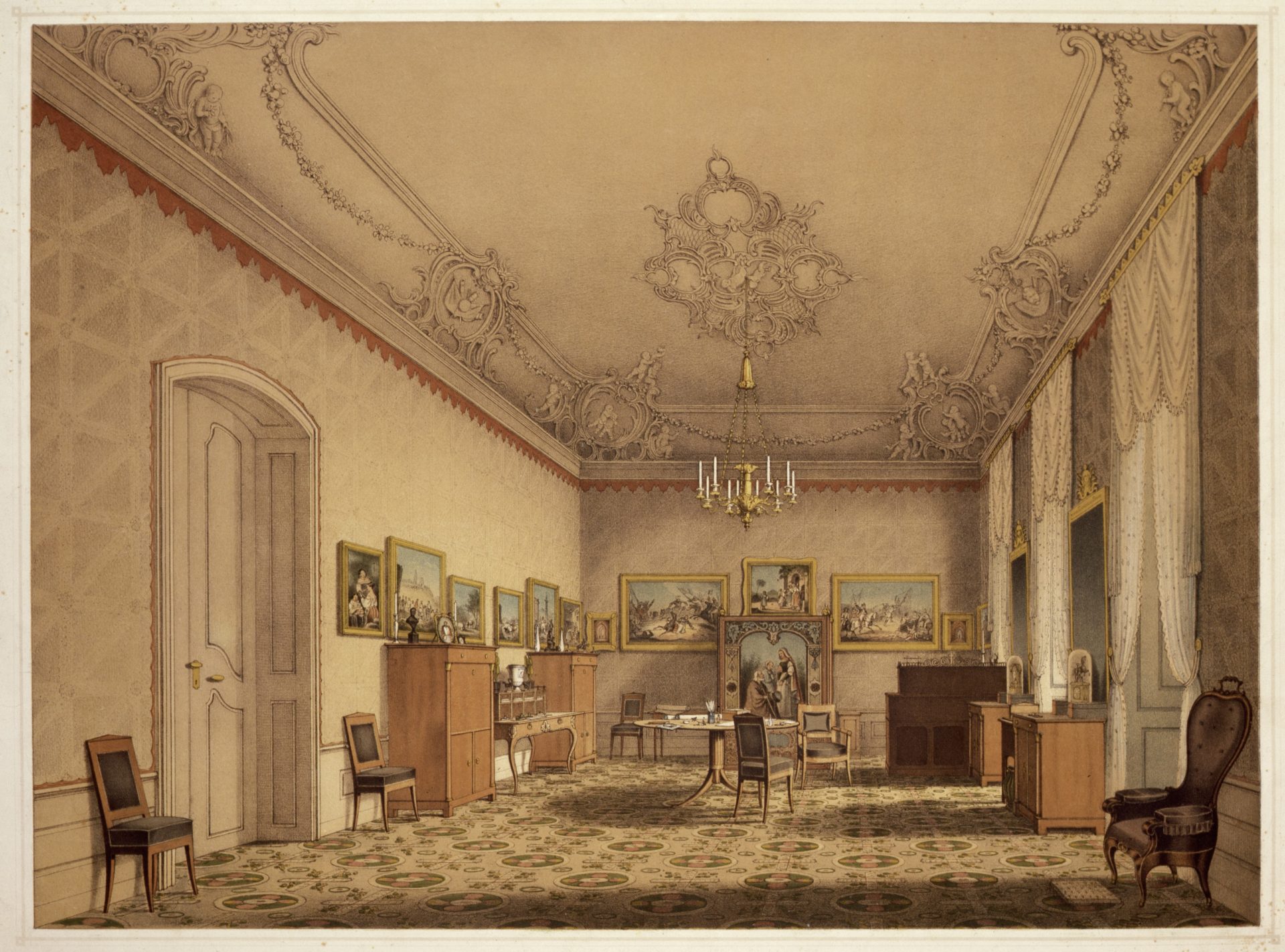 Elegantes Zimmer mit dekorativem Stuck, Bildern an den Wänden, einem Kronleuchter und stilvollen Möbeln.