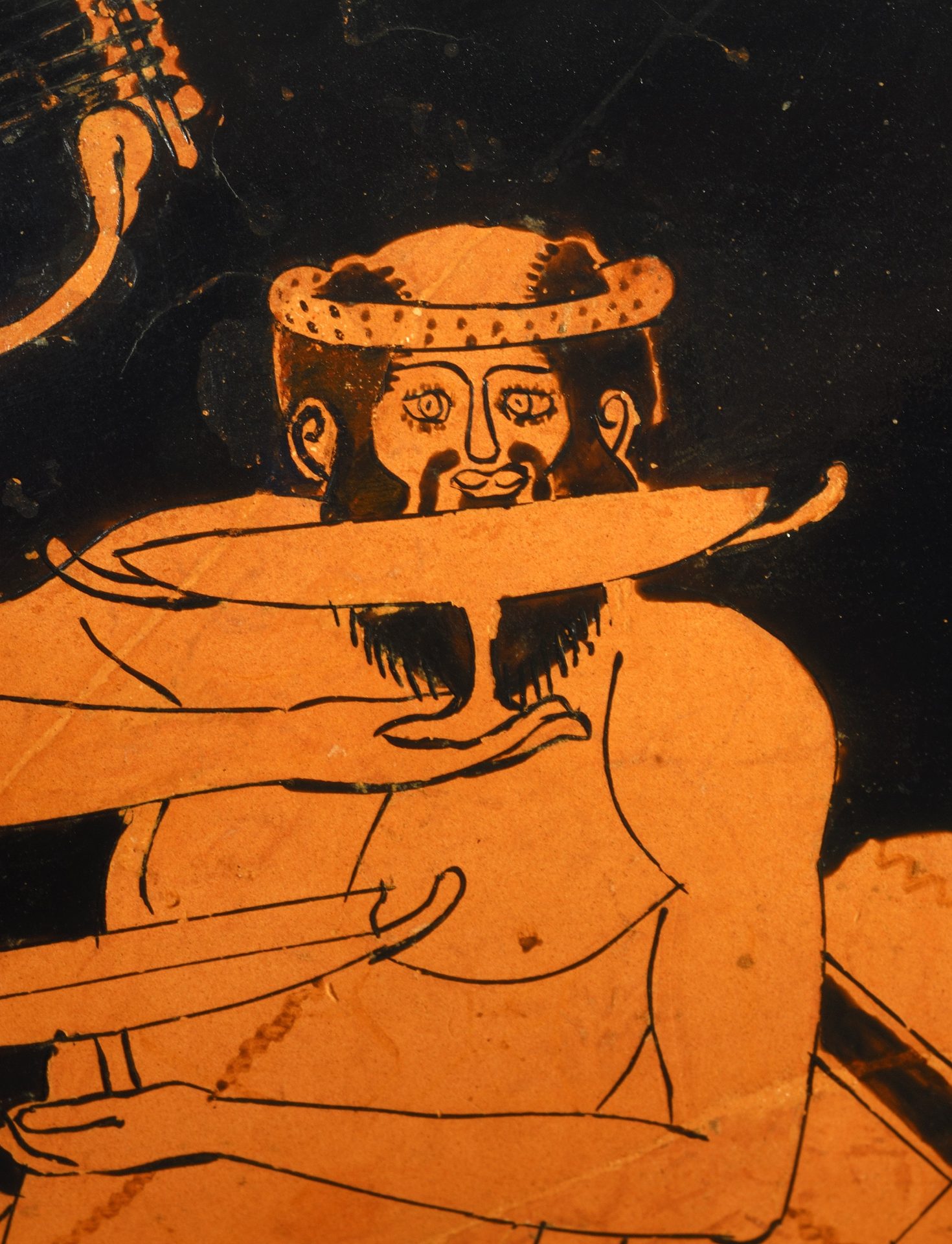 Antike griechische Vase zeigt einen behelmten Mann mit Schwert und Schale, umgeben von mystischen Symbolen.