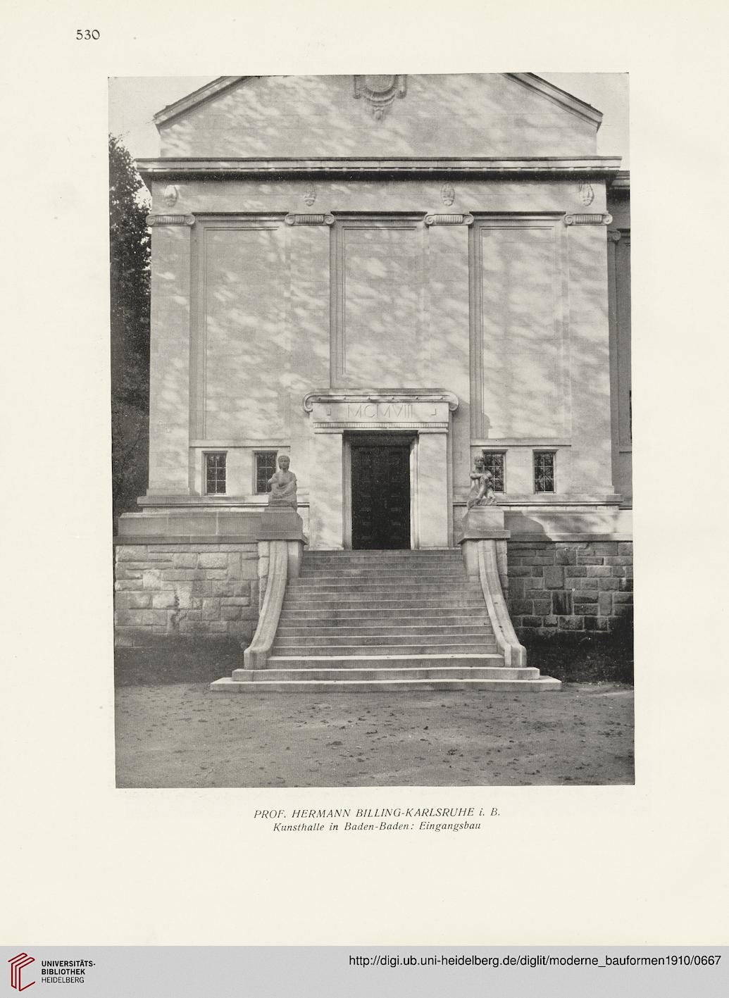 Eingang der Kunsthalle in Baden-Baden mit Treppe und Statuen, architektonische Details sind gut sichtbar.